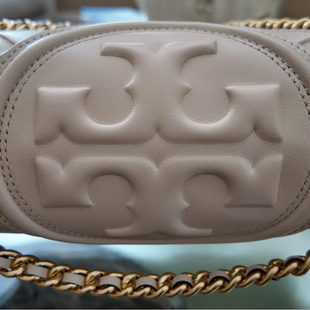 Tory Burch Quilted Shoulder Bag in Cream with Gold Chain